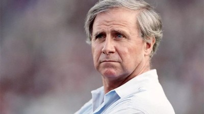 وفاة المدرب السابق للمنتخب الفرنسي لكرة القدم ميشال هيدالغو بعد معاناته لأعوام من المرض