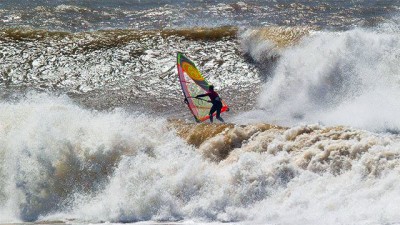 Spot de Moulay Bouzerktoune : L’australien Siméon Glasson à la 1ère marche podium dans la Catégorie ''Masters" du Championnat International de Windsurf
