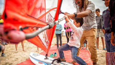 Essaouira : Journée d'initiation et de sensibilisation des enfants et des jeunes femmes à la pratique du windsurf