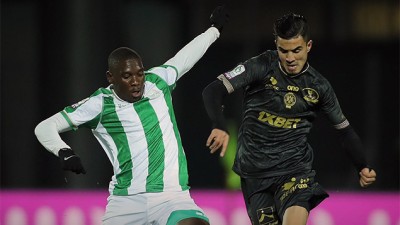 أولمبيك خريبكة يتعادل مع ضيفه الرجاء الرياضي 0-0