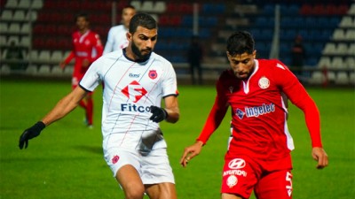 فريق الوداد الرياضي يتصدر الترتيب بفوزه على مضيفه فريق أولمبيك آسفي 2-1