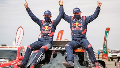 Le Français Stéphane Peterhansel remporte l'édition 2021 'Rallye Dakar'
