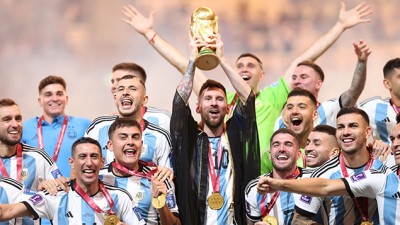 مونديال 2022 (النهائي).. المنتخب الأرجنتيني يتوج بطلا لكأس العالم للمرة الثالثة في تاريخه بفوزه على فرنسا (3-3) (4- 2 ض ج)