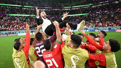 الاتحاد الدولي لكرة القدم (الفيفا).. وليد الركراكي استطاع في وقت قصير تشكيل كتلة دفاعية لا يمكن اختراقها في مونديال قطر