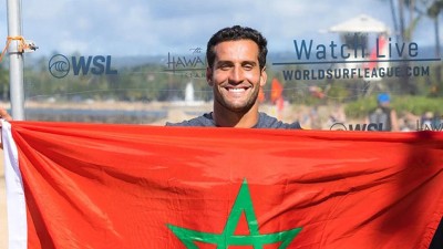 البطل المغربي رمزي بوخيام ينتزع بطاقة التأهل للدوري العالمي لركوب الأمواج 2023