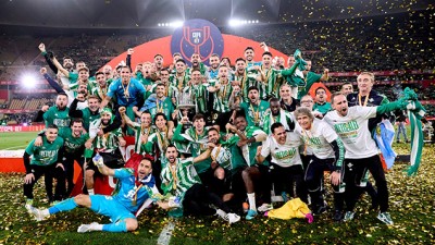 كأس إسبانيا في كرة القدم.. ضربات الترجيح تحمل بيتيس إلى لقبه الأول منذ 2005