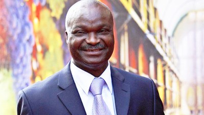Le Maroc "un pays que j'adore", Laâyoune une ville "extraordinaire" (Roger Milla)