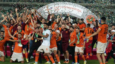 نهائي كأس الكونفدرالية الإفريقية .. فريق نهضة بركان يتوج باللقب عقب تفوقه على أورلاندو بيراتس الجنوب افريقي بعد الاحتكام الى الضربات الترجيحية (..5 -4)