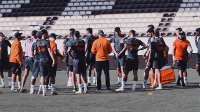 ذهاب نصف نهائي كأس ال"كاف".. نهضة بركان يتسلح بالتجربة والعزيمة في مواجهة مضيفه تي بي مازمبي الكونغولي