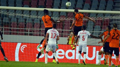 نهضة بركان يتأهل للنهاية الثانية على التوالي بفوزه على حسنية أكادير 2-1 'كأس الكونفدرالية الإفريقية'