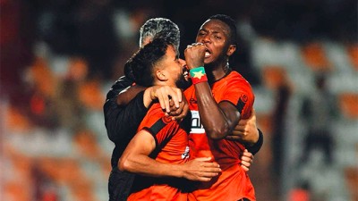 نهضة بركان يفوز بميدانه على اتحاد طنجة بهدفين للاشيء ويرتقي للصدارة