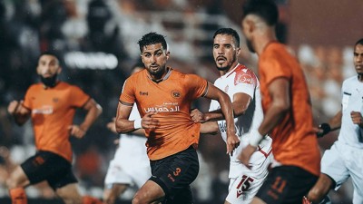 فريق الوداد الرياضي يحقق فوزا ثمينا (1-0) على حساب مضيفه نهضة بركان و يبتعد في الصدارة