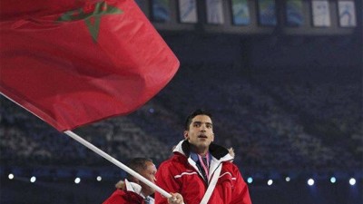 Samir Azzimani porte drapeau marocain à la cérémonie d'ouverture des jeux olympiques d'hiver Pyeongchang 2018.
