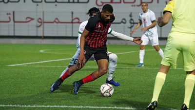 فريق شباب المحمدية يبلغ دور الربع عقب فوزه على الدفاع الحسني الجديدي بعد الاحتكام لضربات الجزاء الترجيحية (5-3) 'ثمن نهائي كأس العرش (2019-2020)'