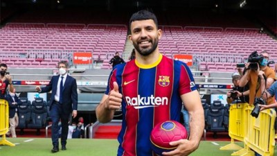 نادي برشلونة الإسباني يتعاقد مع المهاجم الأرجنتيني سيرجيو أغويرو إلى غاية 2023