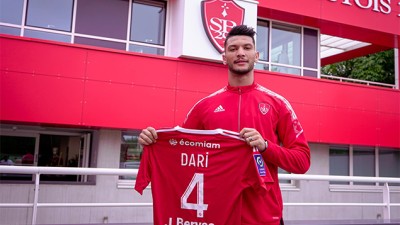 Ligue 1.. l'international marocain Achraf Dari à Brest pour 4 saisons