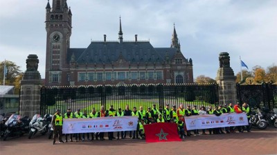 Arrivée à La Haye des motards participant à la 6-ème édition du Tour international de solidarité des motos de la Marche verte