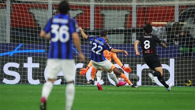 دوري أبطال أوروبا.. إنتر يفوز على ميلان (2-0) ويضع قدما في النهائي