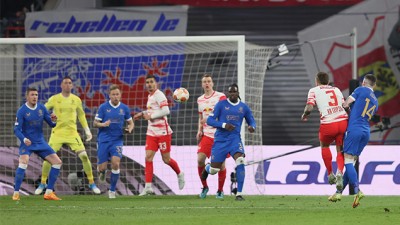 الدوري الأوروبي لكرة القدم.. لايبزيغ وفرانكفورت يتفوقان على رينجرز ووست هام