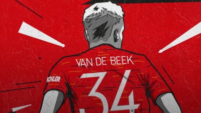 وفاء لصديقه عبد الحق نوري ،اللاعب جوني فان دي بيك يرتدي القميص رقم 34 مع مانشستر يونايتد