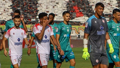 الوداد الرياضي يعتلي الصدارة يفوزه على الرجاء الرياضي (2-1)