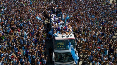 Des millions d'Argentins descendent dans les rues de Buenos Aires pour célébrer les champions du monde