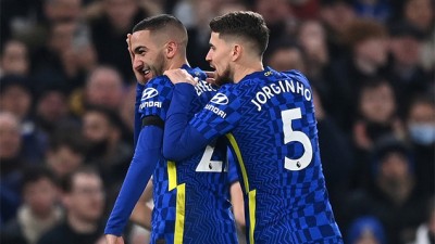 بطولة إنجلترا لكرة القدم.. الدولي المغربي حكيم زياش يساهم في فوز فريقه تشلسي على توتنهام (2-0)