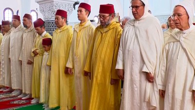 أمير المؤمنين صاحب الجلالة الملك محمد السادس يؤدي صلاة عيد الأضحى المبارك بمسجد الحسن الثاني بتطوان
